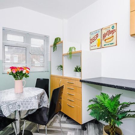 קובנטרי Harley House - Spacious Home With Free Netflix & Parking By Rocketbnb מראה חיצוני תמונה