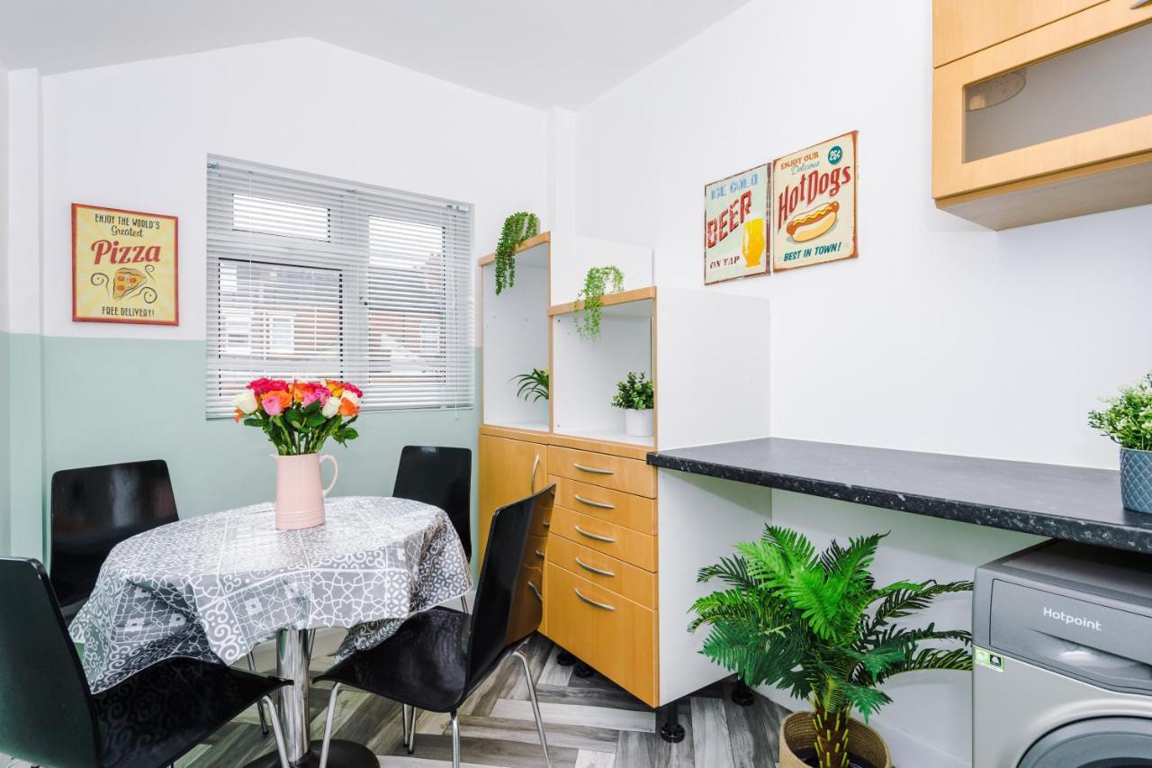 קובנטרי Harley House - Spacious Home With Free Netflix & Parking By Rocketbnb מראה חיצוני תמונה